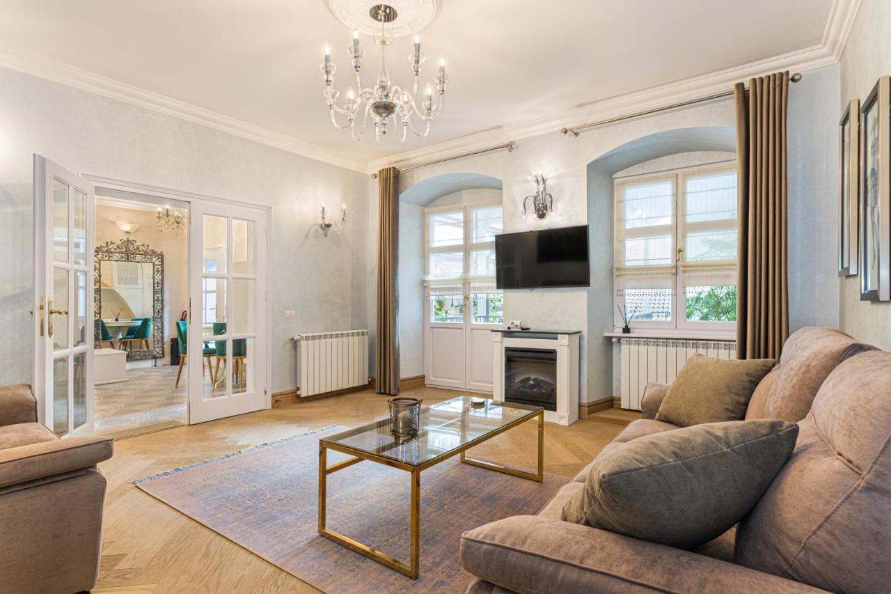 Krone Apartment Braşov Buitenkant foto