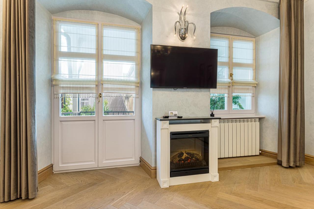 Krone Apartment Braşov Buitenkant foto