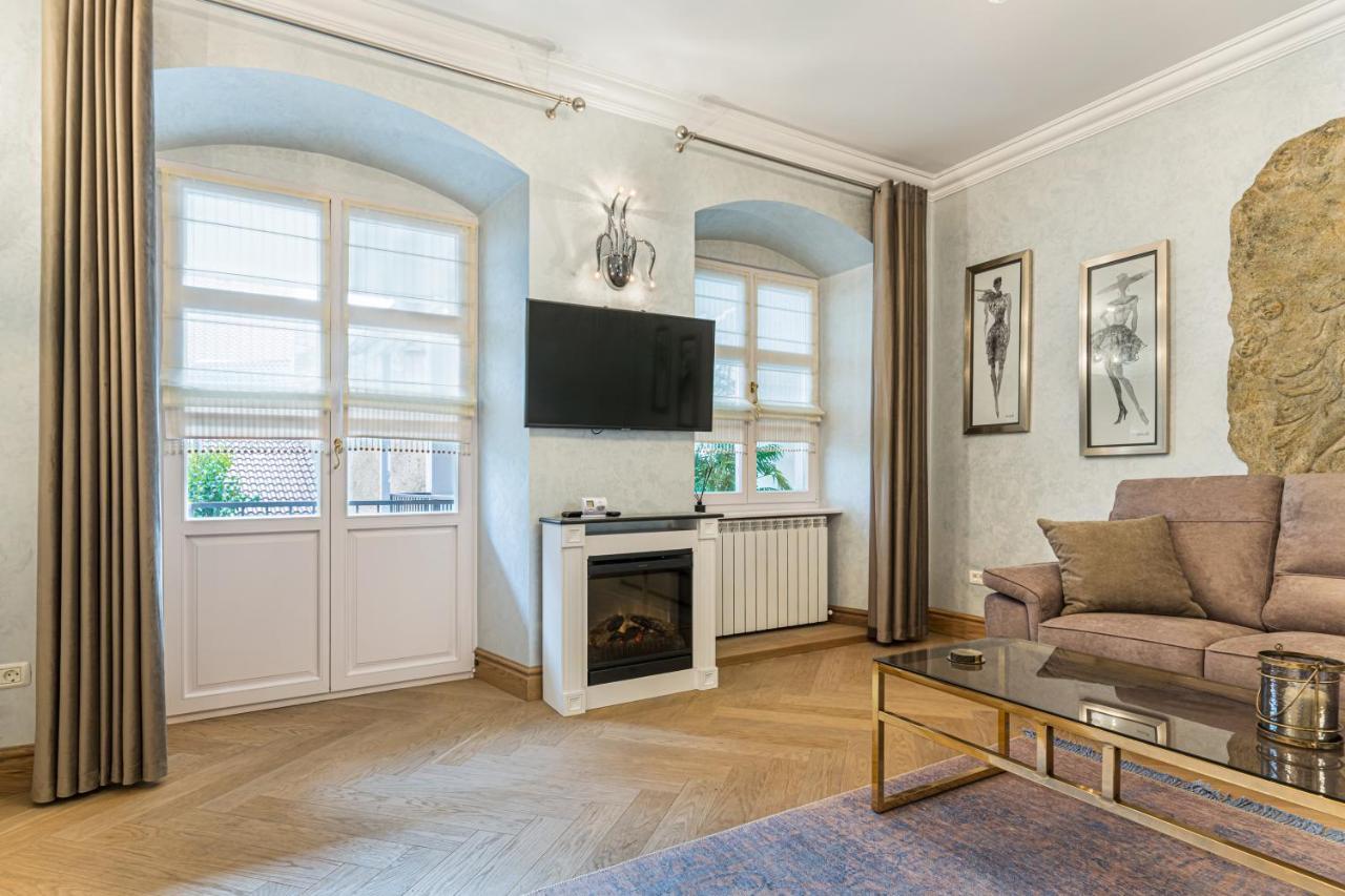 Krone Apartment Braşov Buitenkant foto