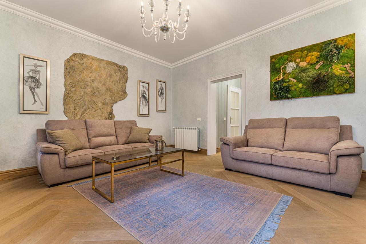 Krone Apartment Braşov Buitenkant foto