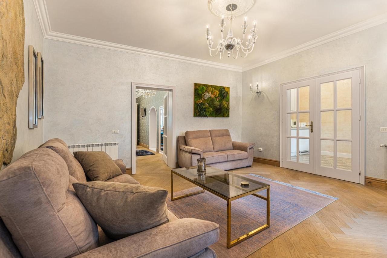 Krone Apartment Braşov Buitenkant foto