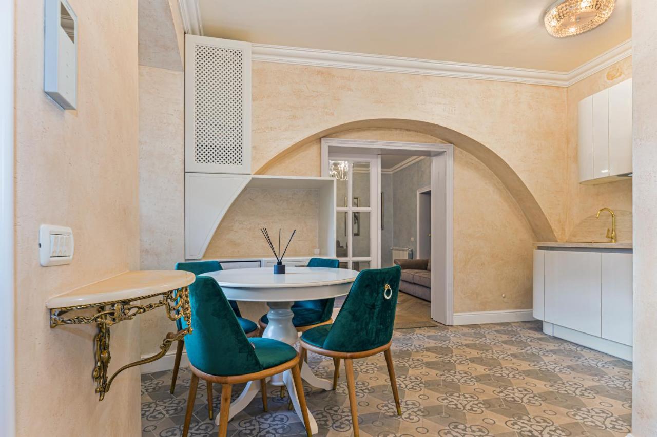 Krone Apartment Braşov Buitenkant foto